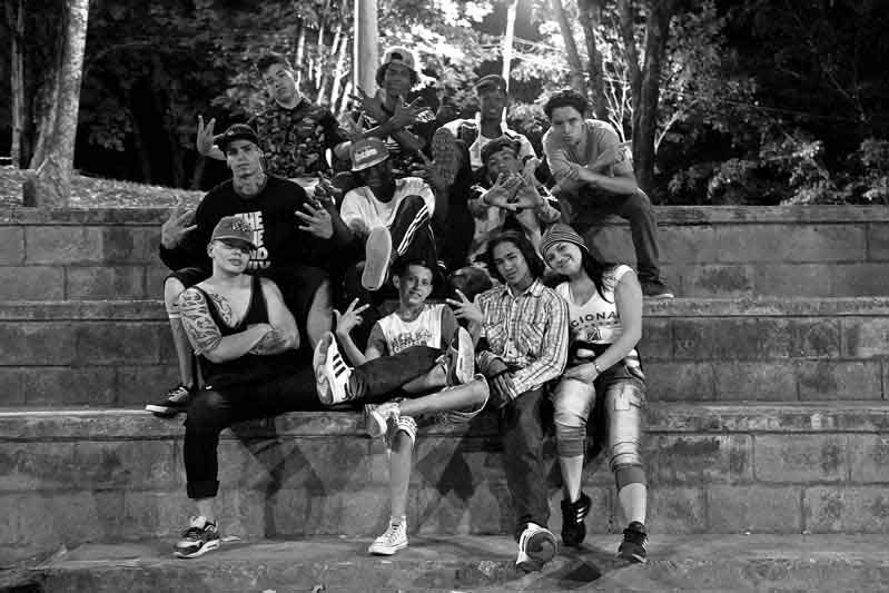 crew black and white colombie breakdance